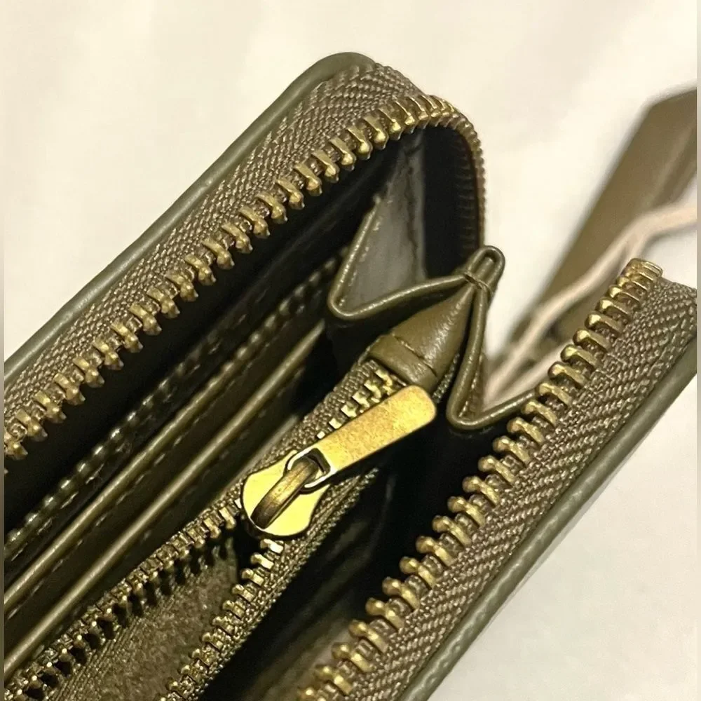 Universal Thread chic olive